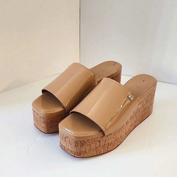 DKNY Womens Beige Patent Leather Adalira Platform Open Tote Slide Sandal Size 11 - Picture 3 of 8